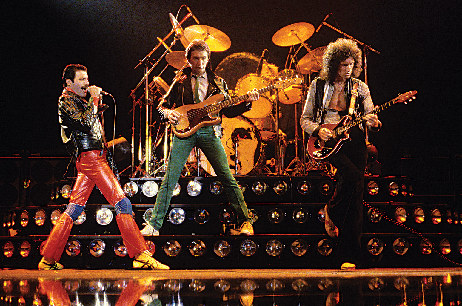 Слушать рок зарубежных групп. Рок группа куин. Музыканты группы Квин. Группа Queen 1980 Concert. Англия Квин группа.